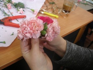 florystyka Poznań - jak zrobić przypinkę z kwiatów
