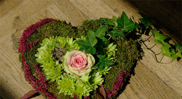 Serce na grób - kompozycja florystyczna
