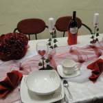 dekoracja stołu w czerwonym kolorze