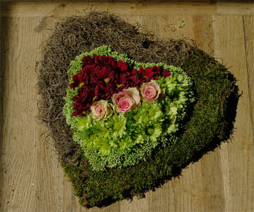 Żałobna florystyka - serce na grób