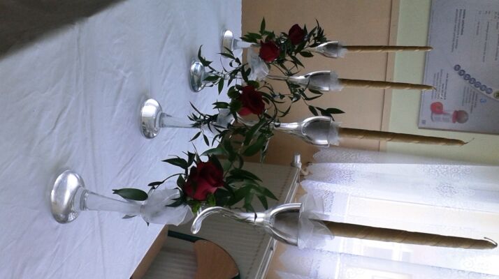 Dekoracja sali weselnej - świeczniki z rożą