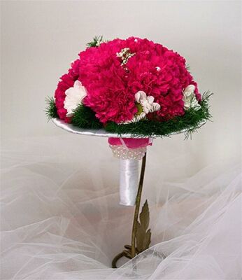 ślubny bukiet z goździkami różowy